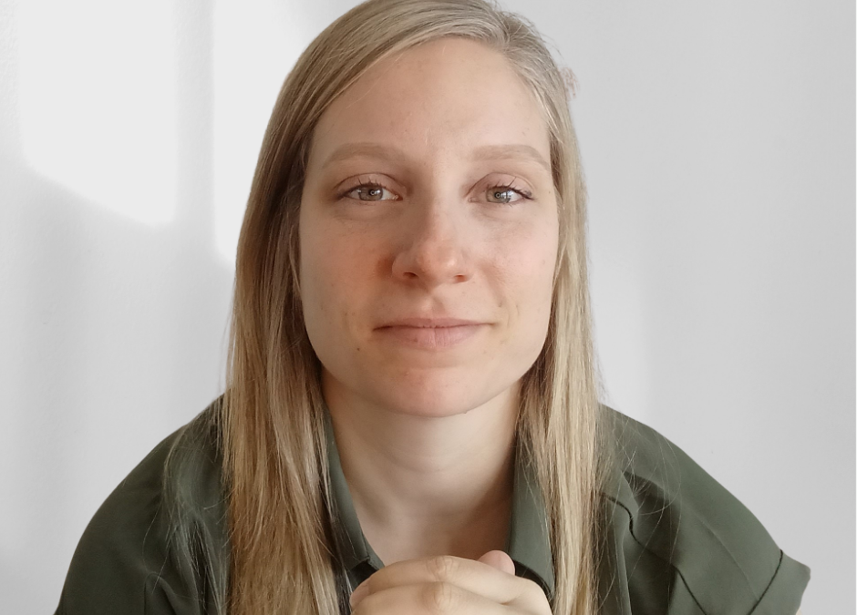 Stéphanie Desharnais, Intervenante en relation d’aide